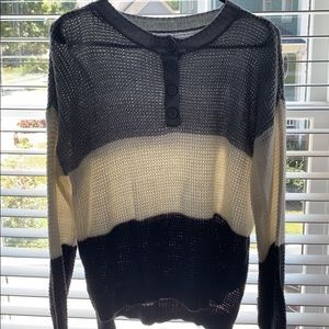 Cute, casual American Eagle sweater that looks perfect on a cold fall day!